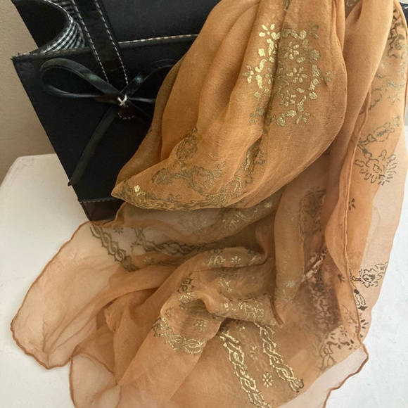 1950’s Vintage silk chiffon scarf with metallic print. - Picture 2 of 6